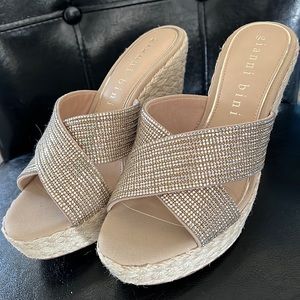 gianni bini wedge shoes NWOT